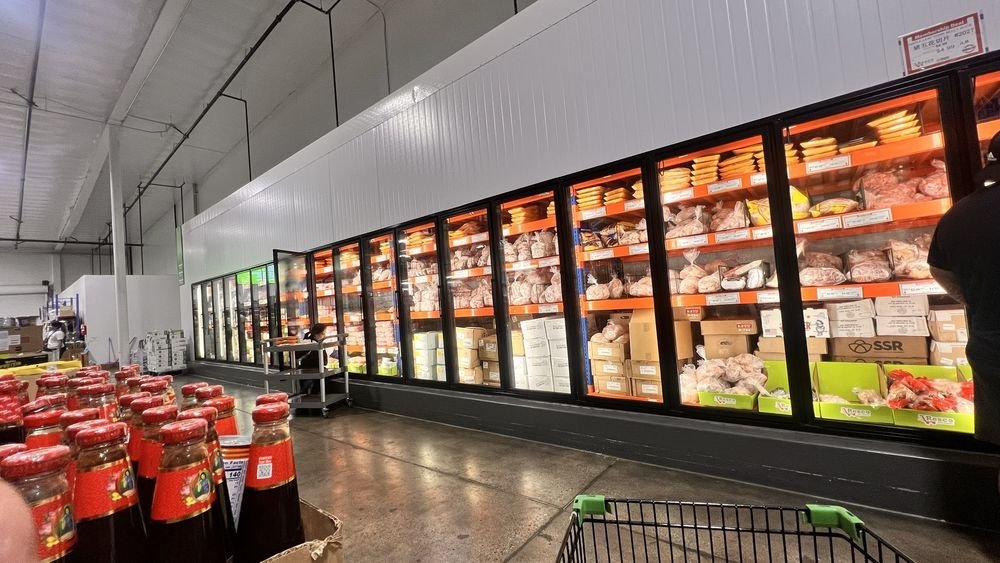 Costco Rival Launches Megastore